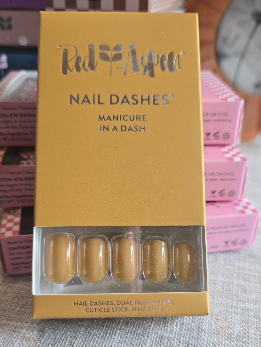 Red Aspen Nail Dashes Press-On Nails in Mustard Tan